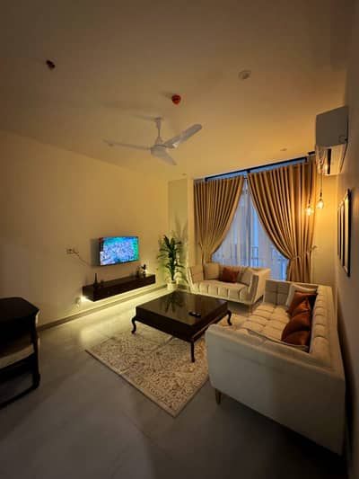 1,2 BED LUXURY FURNISHED PAR DAY WEEKLY MONTHLY APARTMENTS FOR RANT PAR IN GULBERG GREEN