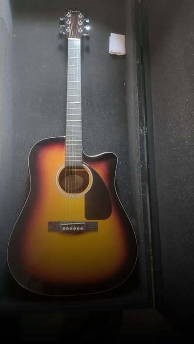 Fender CD-60CE Electro-Acoustic Guitar with Hard Case – Sunburst