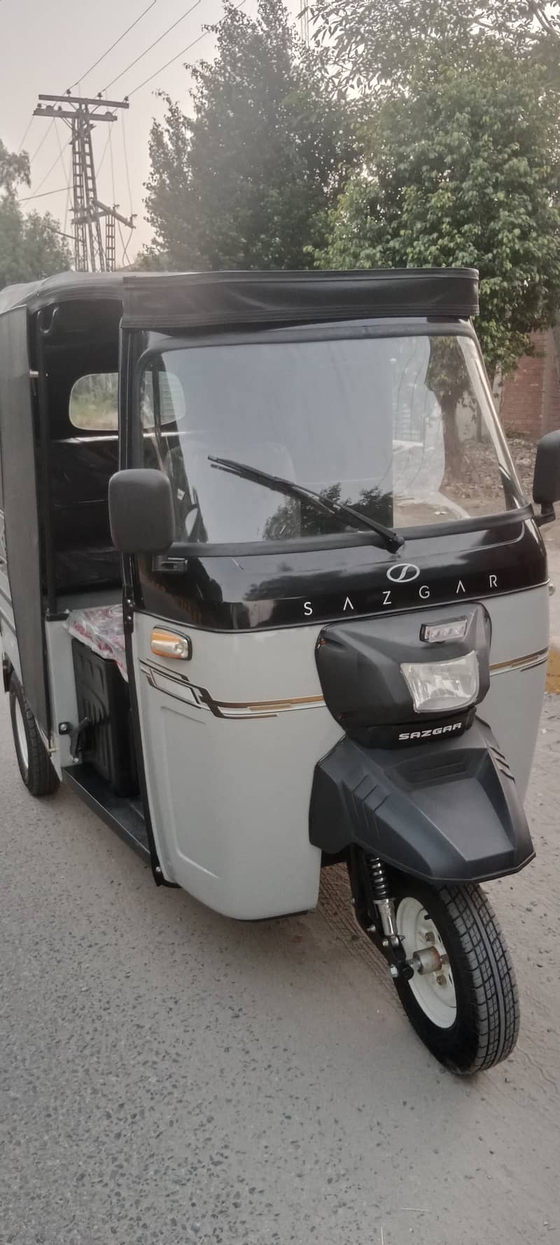 Auto riksha available 1
