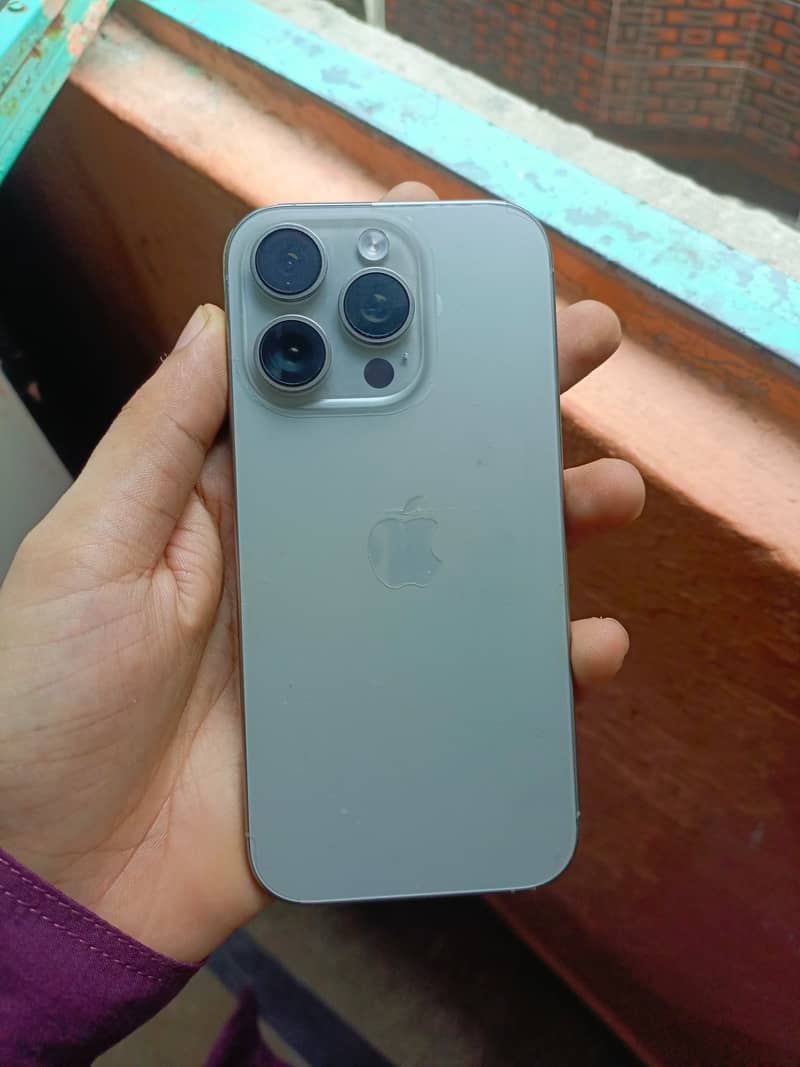 Apple iPhone 16 Pro 0