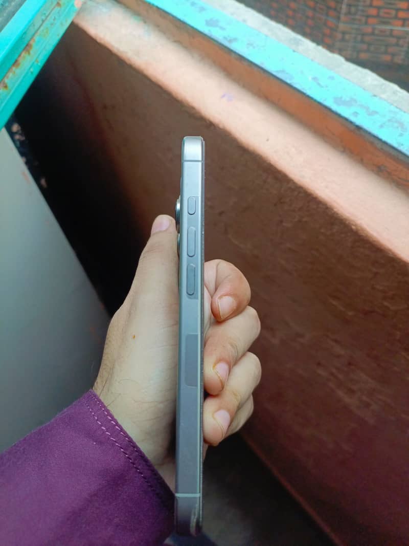 Apple iPhone 16 Pro 3