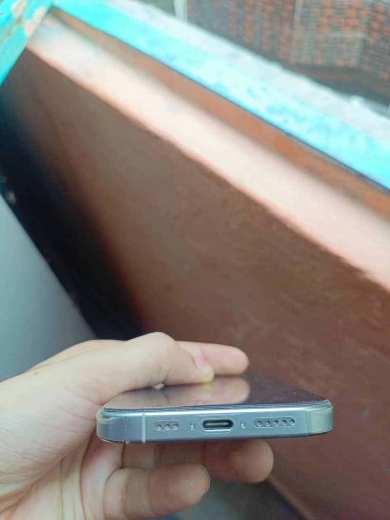 Apple iPhone 16 Pro 4
