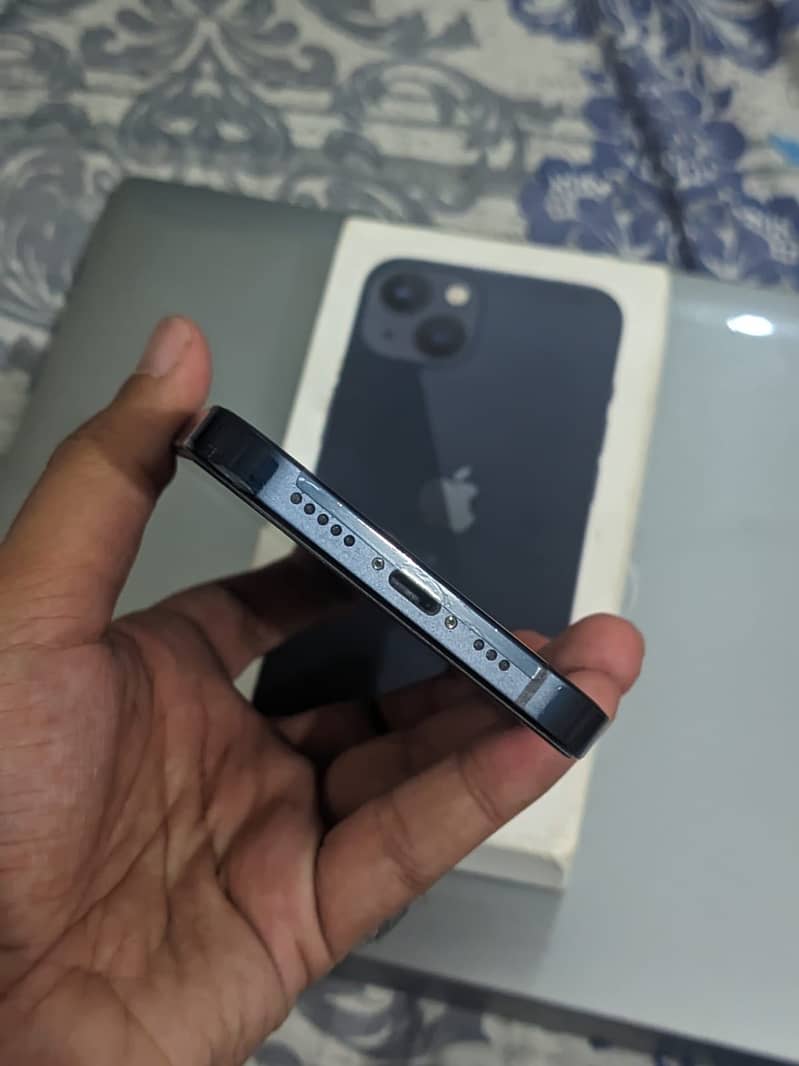 Apple iPhone 13 2