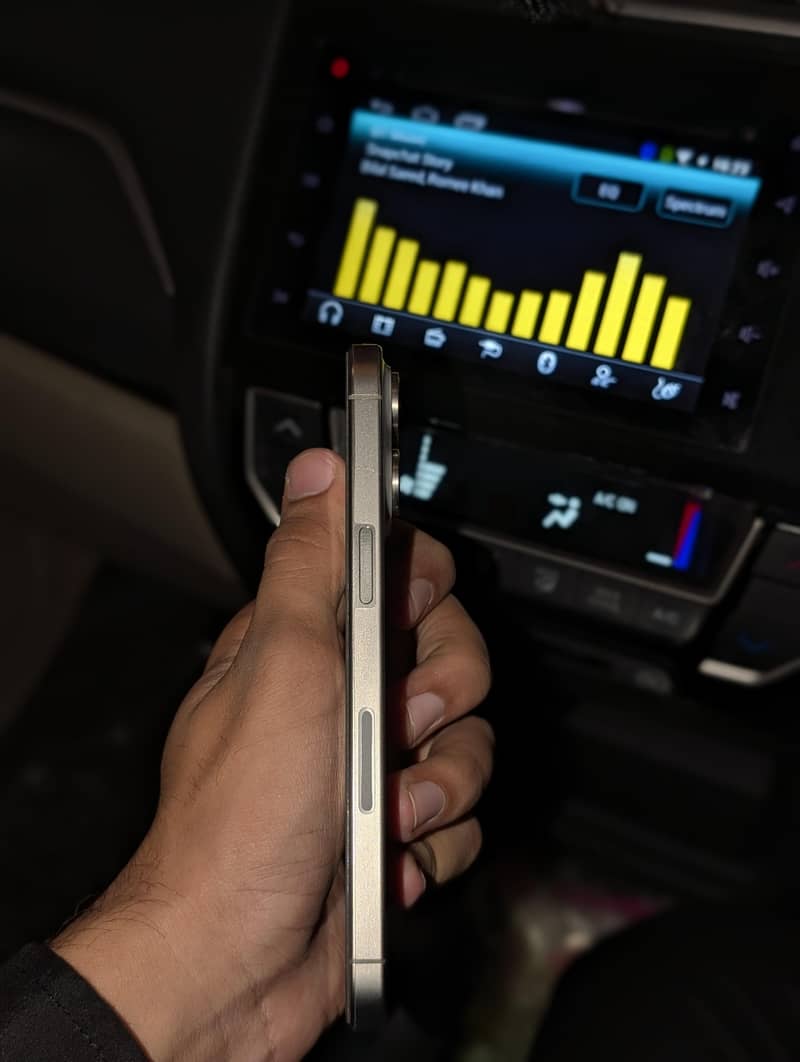 Apple iPhone 15 Pro Max 2