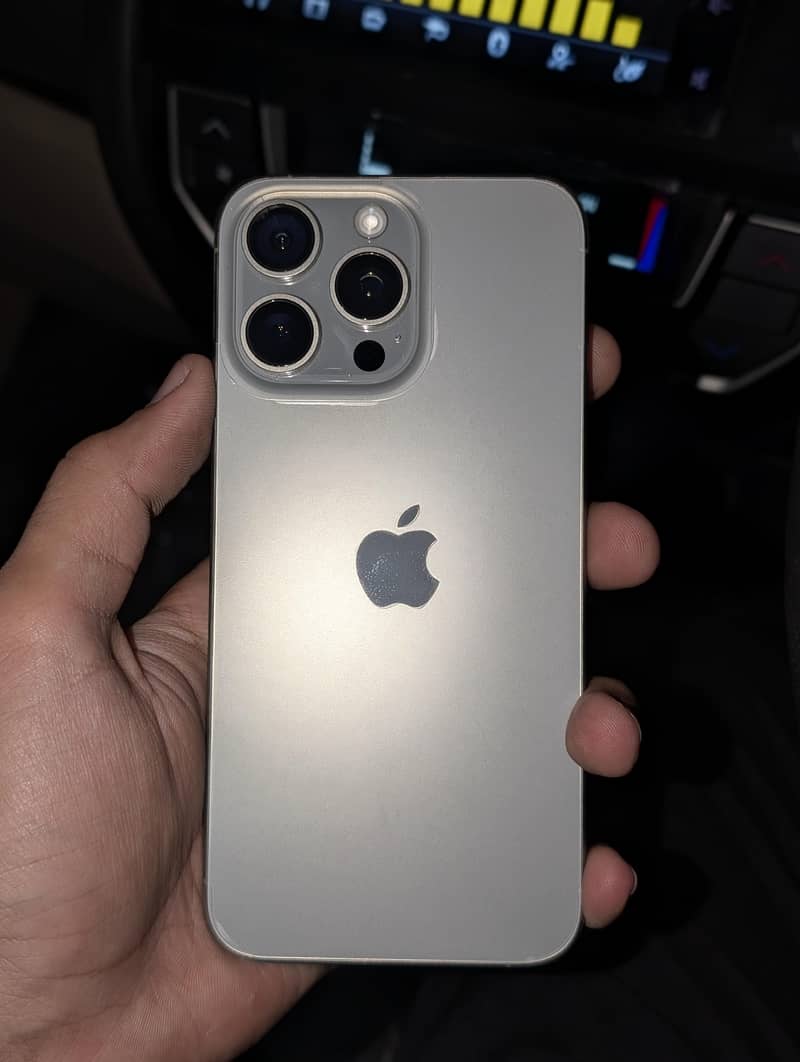 Apple iPhone 15 Pro Max 6