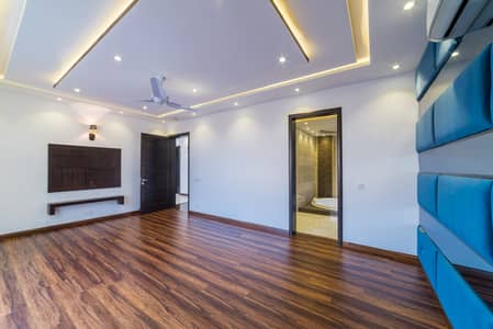 D H A Lahore 1 Kanal Mazhar Munir Design House With 100% Original Pics Available For Rent