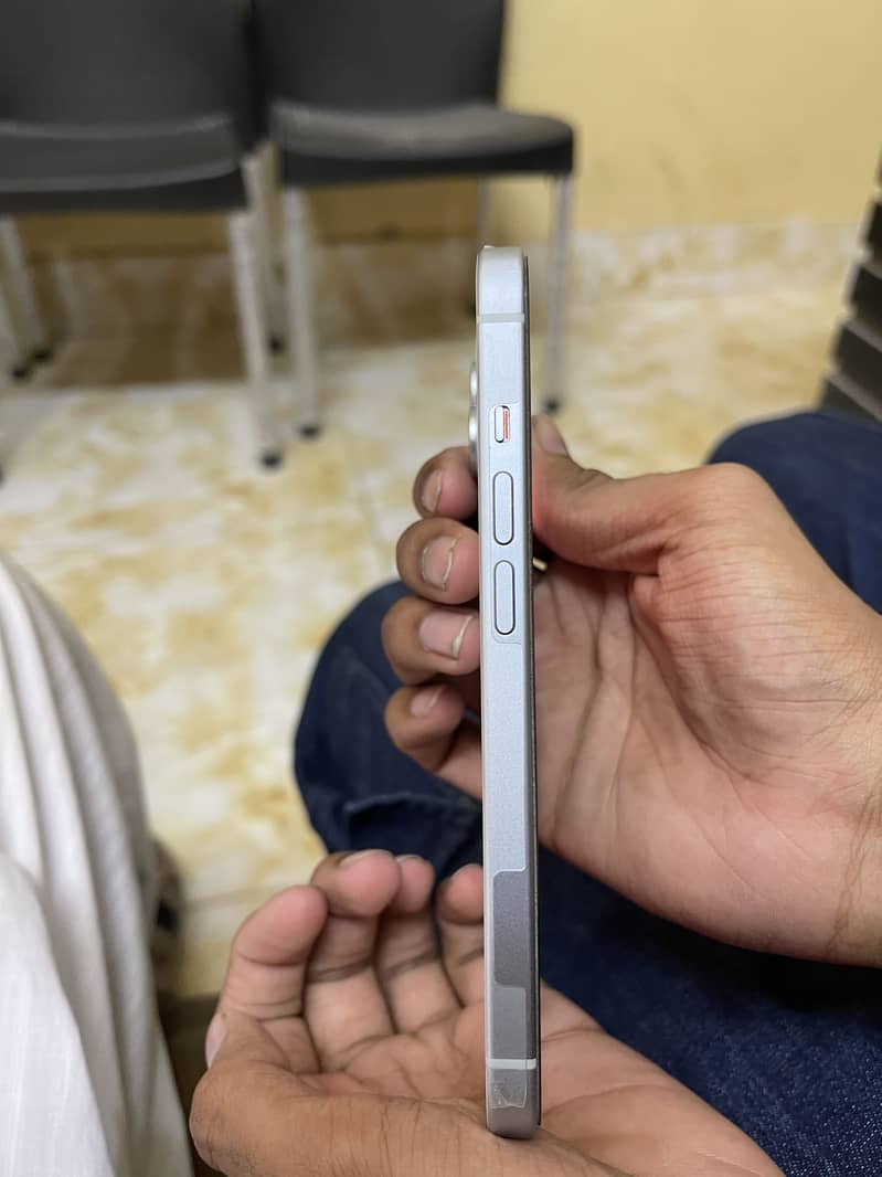 Apple iPhone 15 5