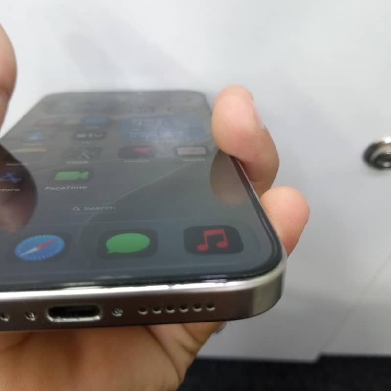 Apple iPhone 15 Pro Max 1