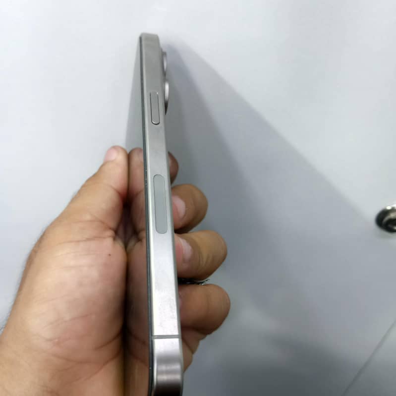 Apple iPhone 15 Pro Max 4