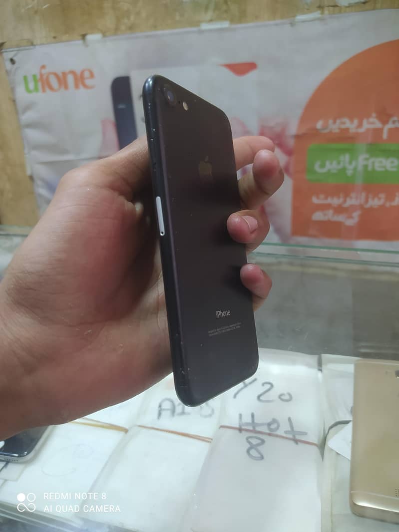 Apple iPhone 7 3