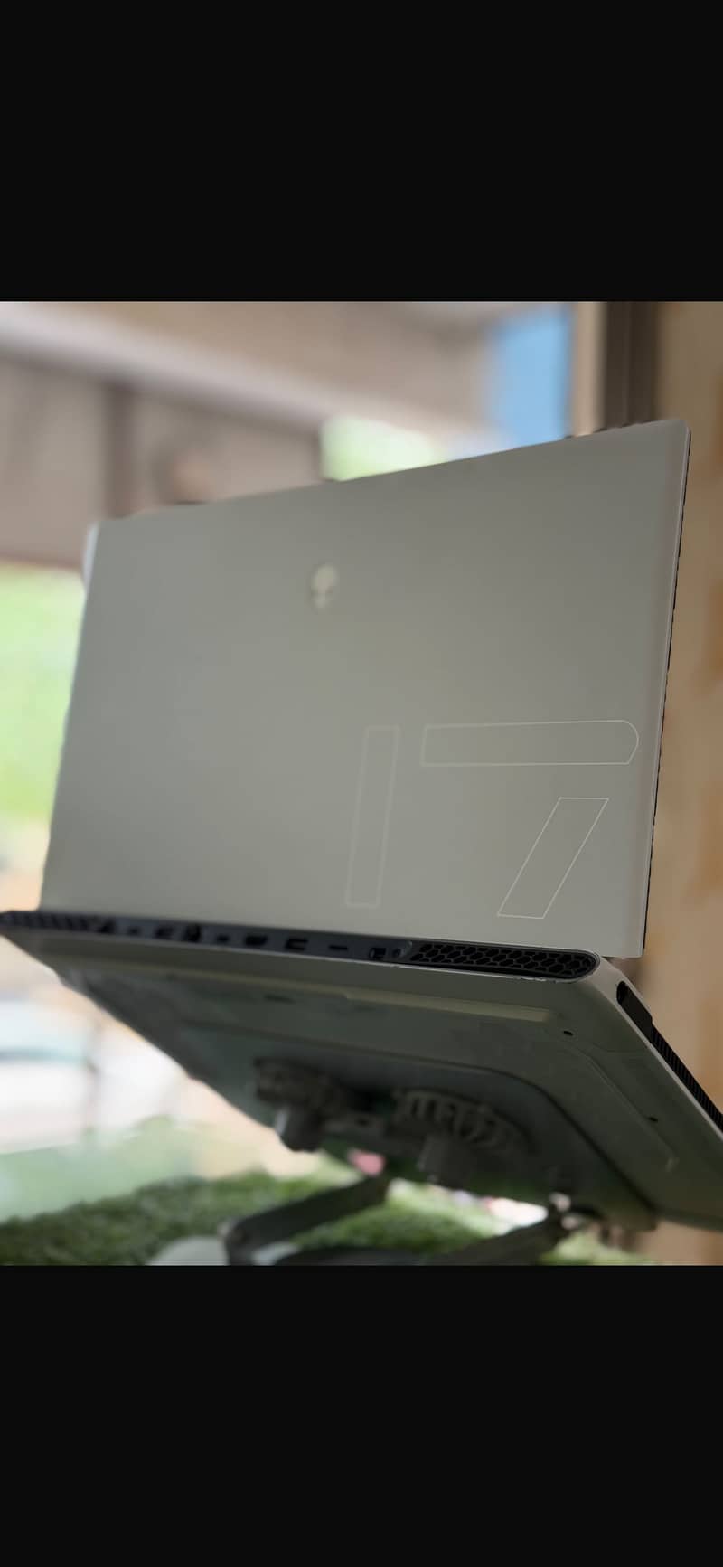 Alienware x17 R2 1