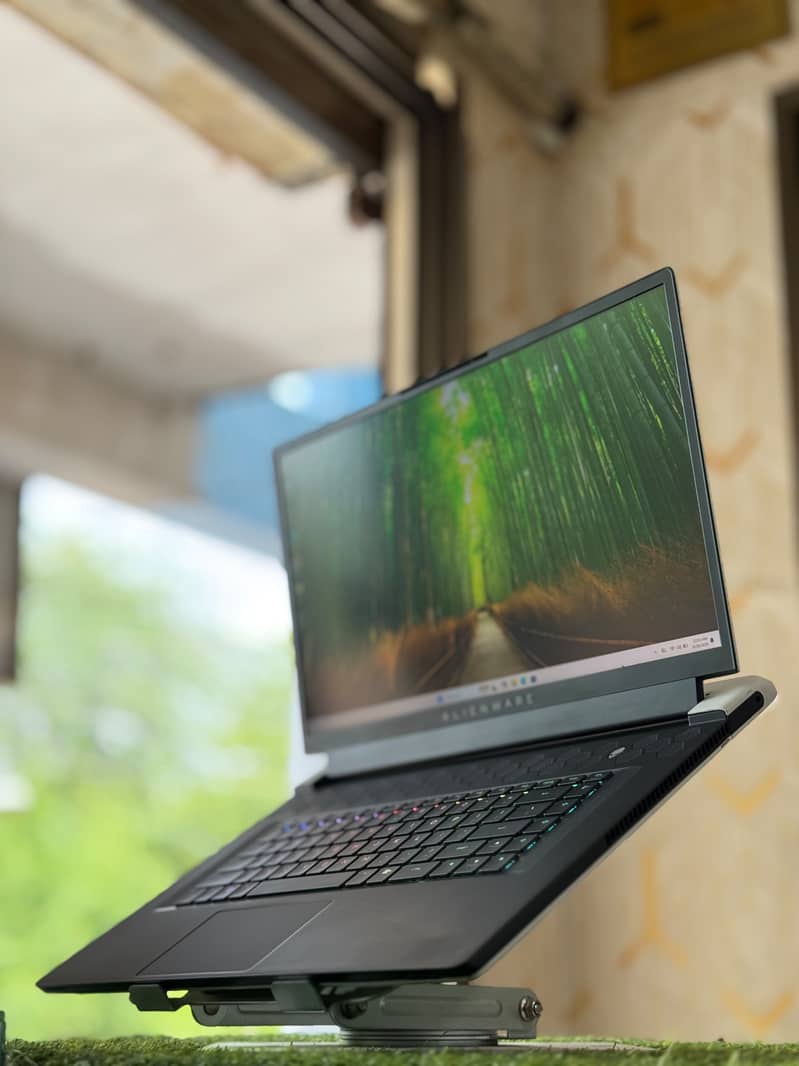 Alienware x17 R2 4