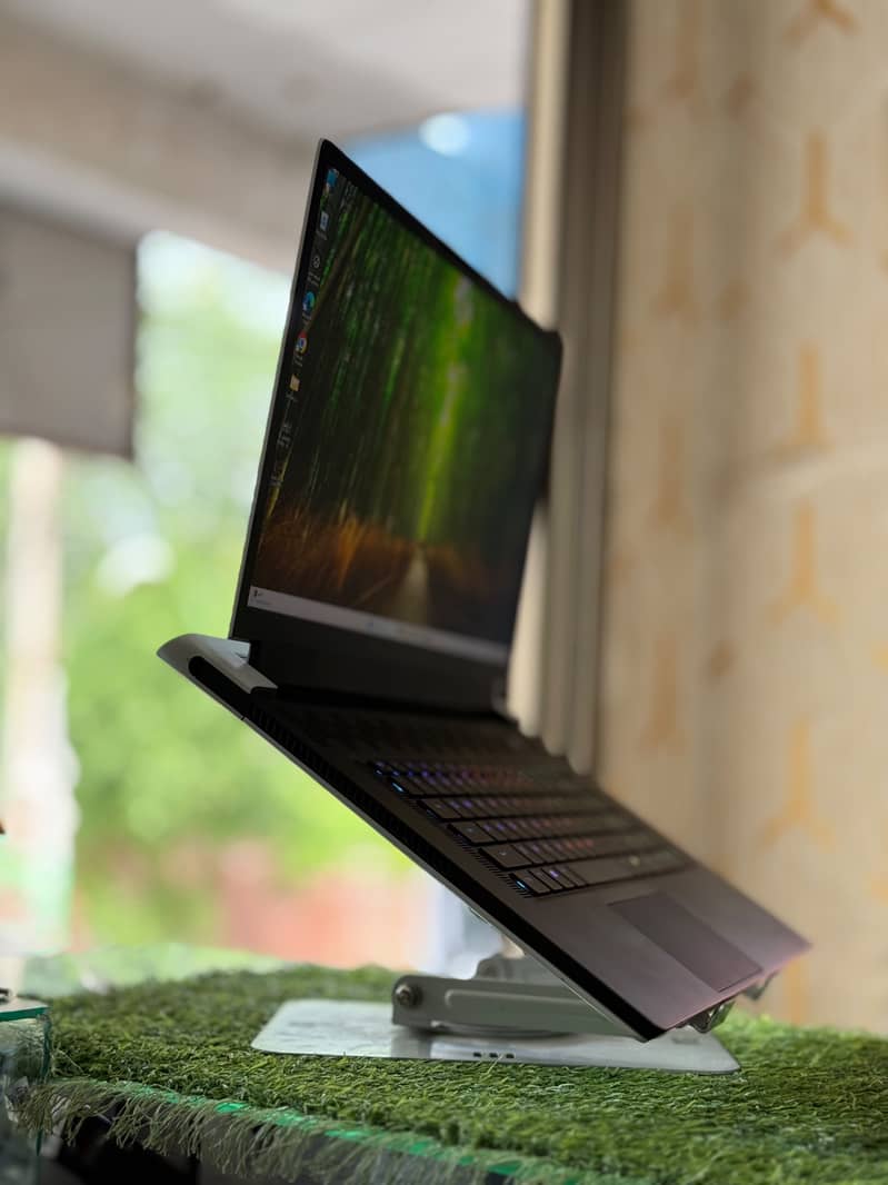 Alienware x17 R2 6