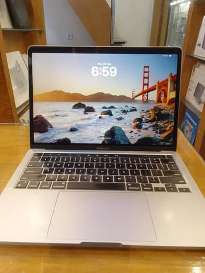 MacBook pro 2020 M1 13.3inch 16/512