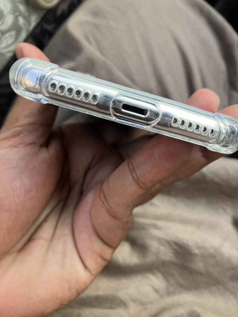 Apple iPhone X 4