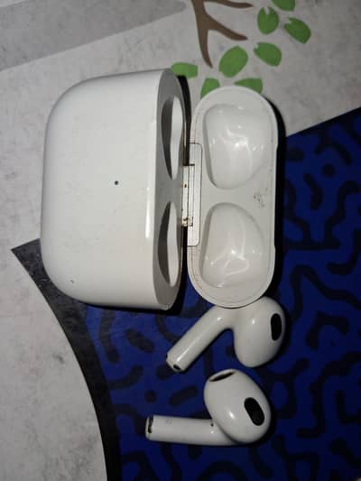 Apple AirPods 3rd Generation – Lightning Charging Case
