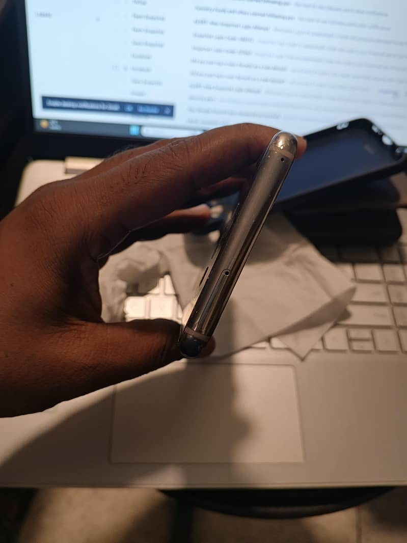 Samsung Mobile S8 Plus 10