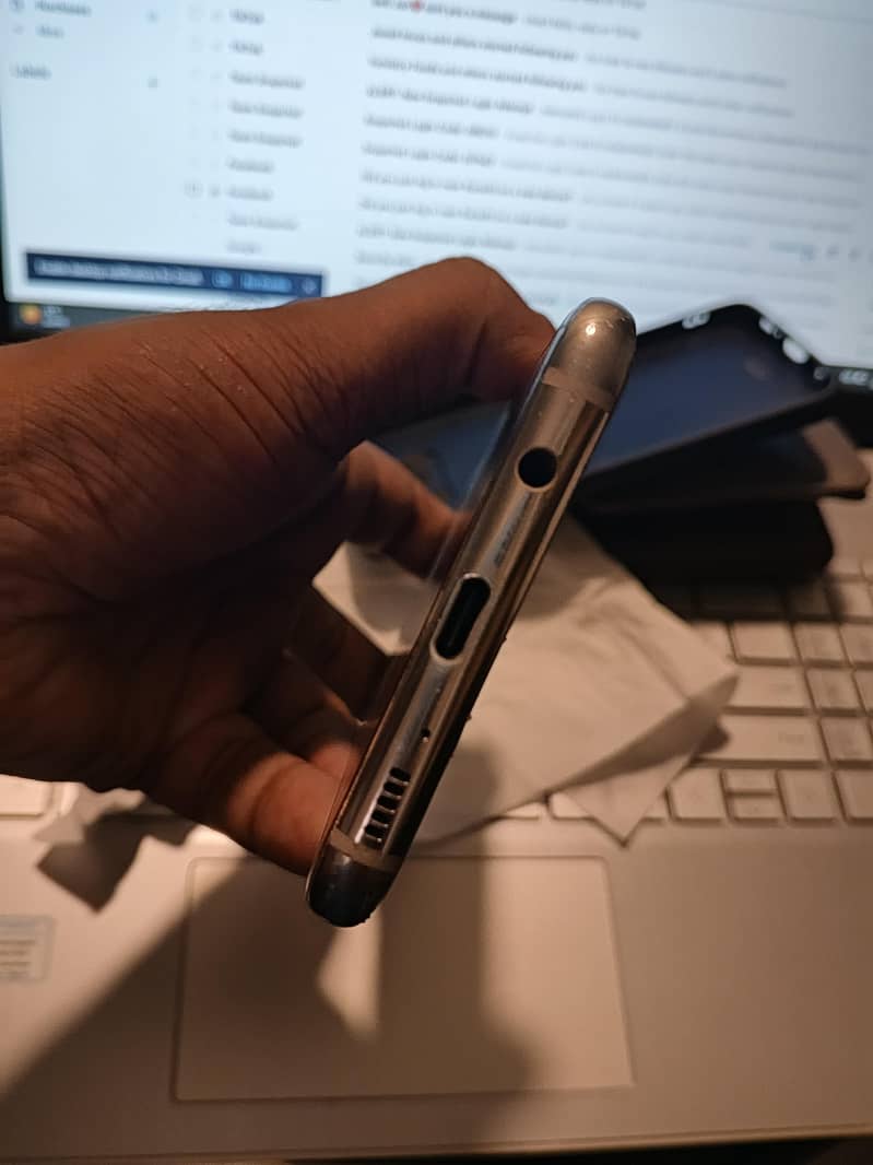 Samsung Mobile S8 Plus 11