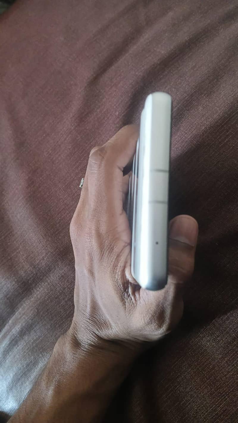 Google Pixel 7a 2