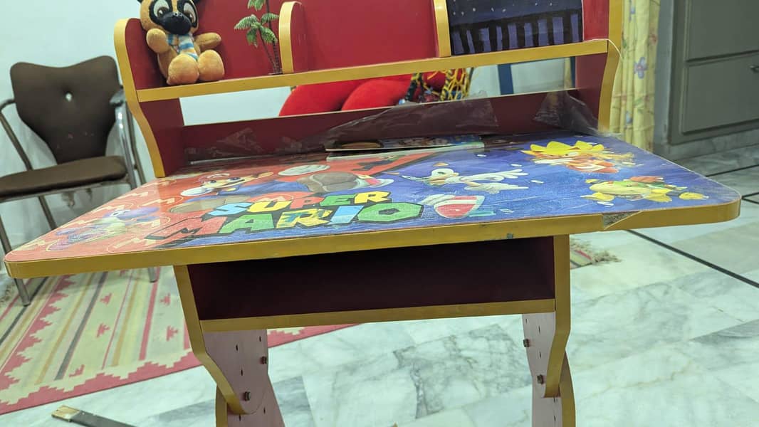 Study chair and Table 10/10 condition 3