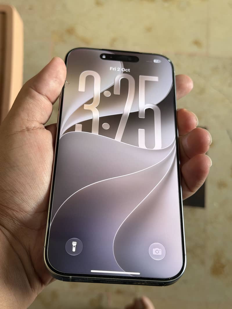 Apple iPhone 16 Pro Max 1