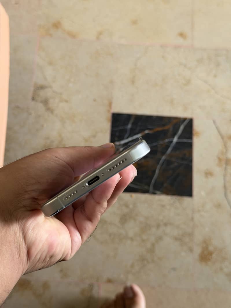 Apple iPhone 16 Pro Max 3
