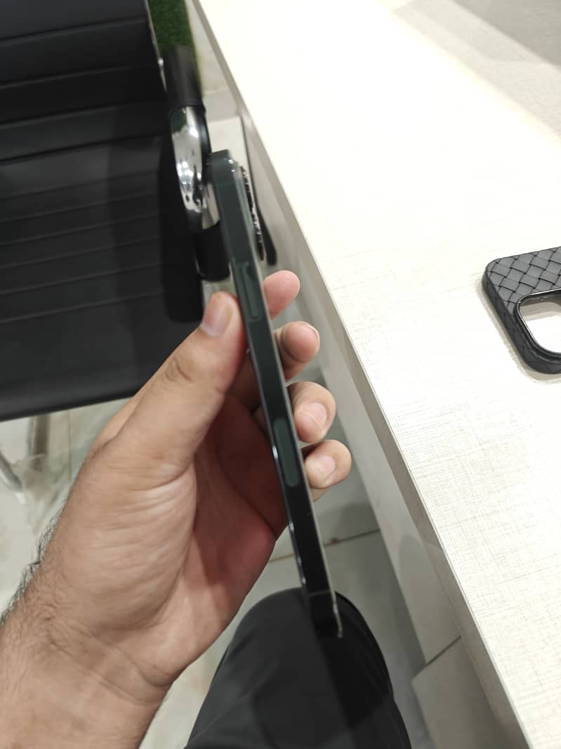 Apple iPhone 13 Pro Max 4