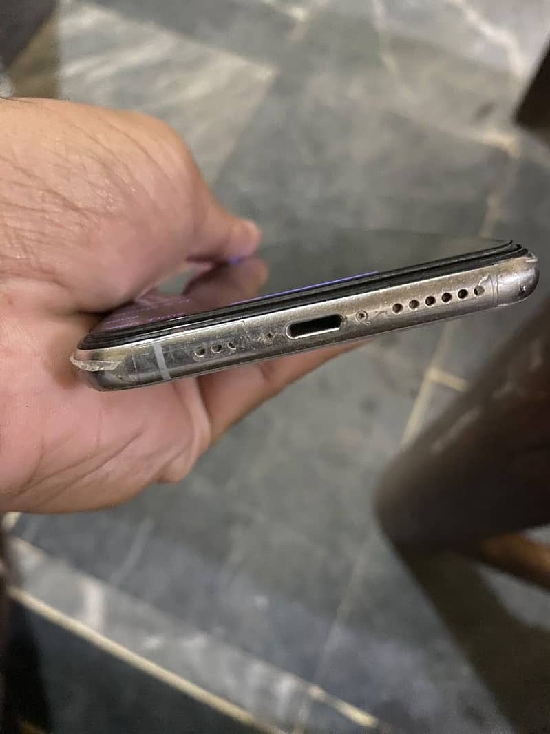 Apple iPhone XS 1