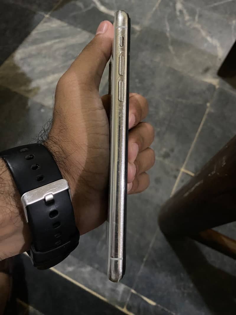 Apple iPhone XS 6