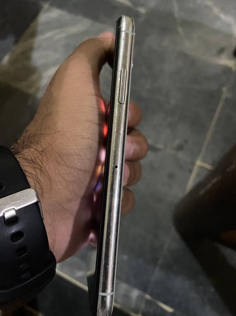 Apple iPhone XS 7