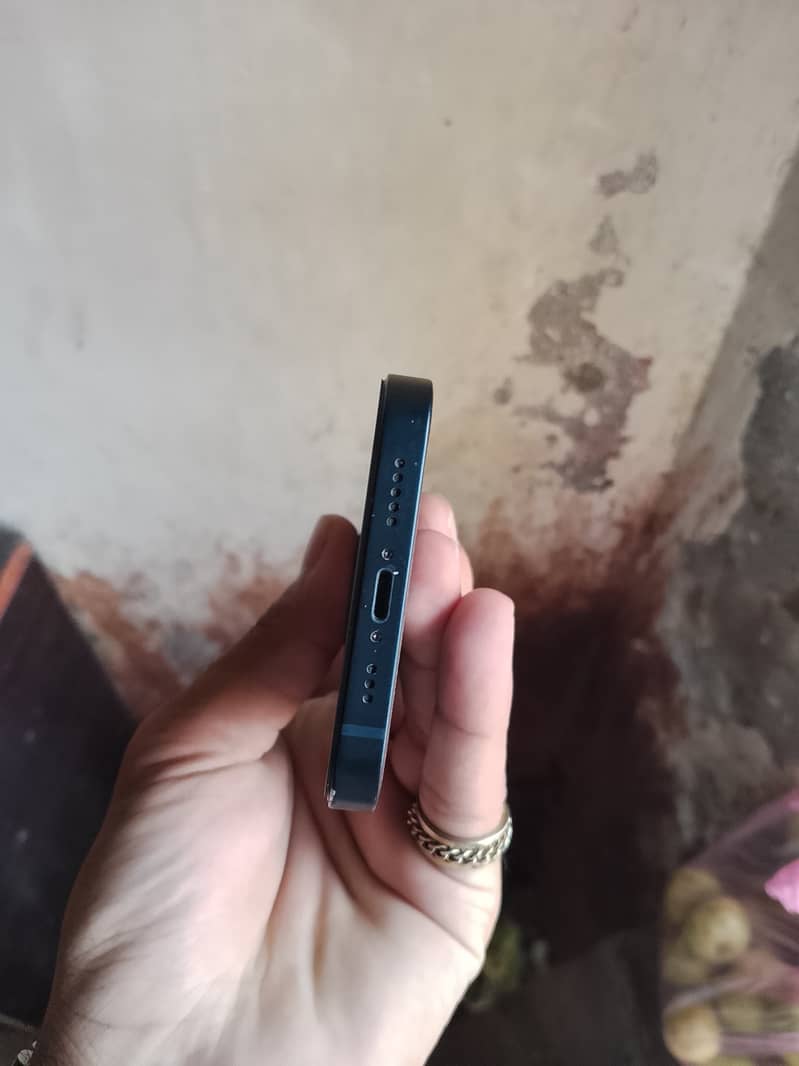 Apple iPhone 13 5