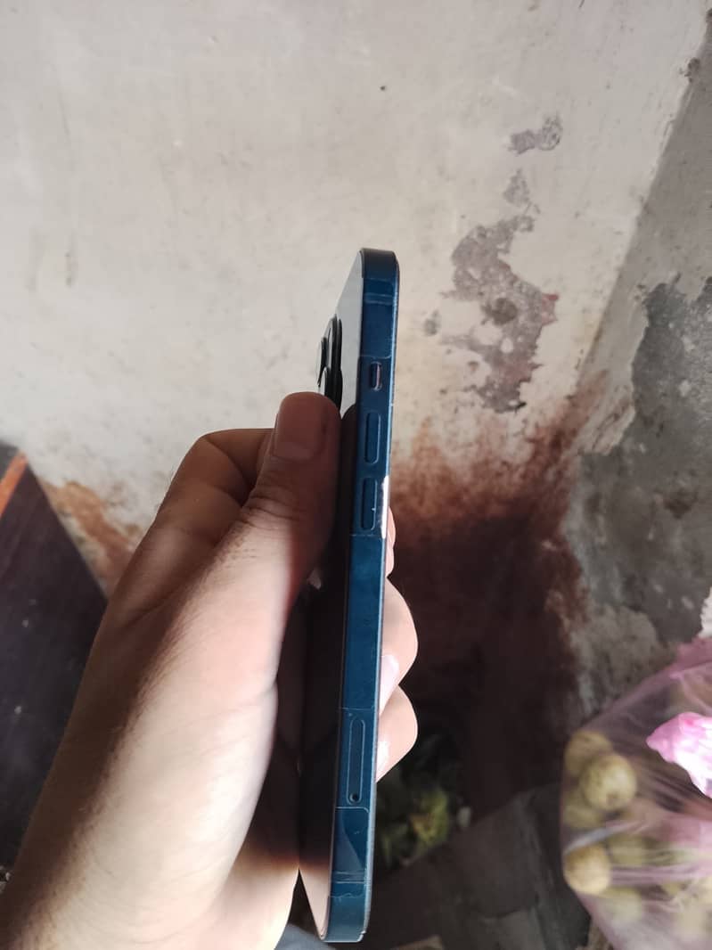 Apple iPhone 13 6