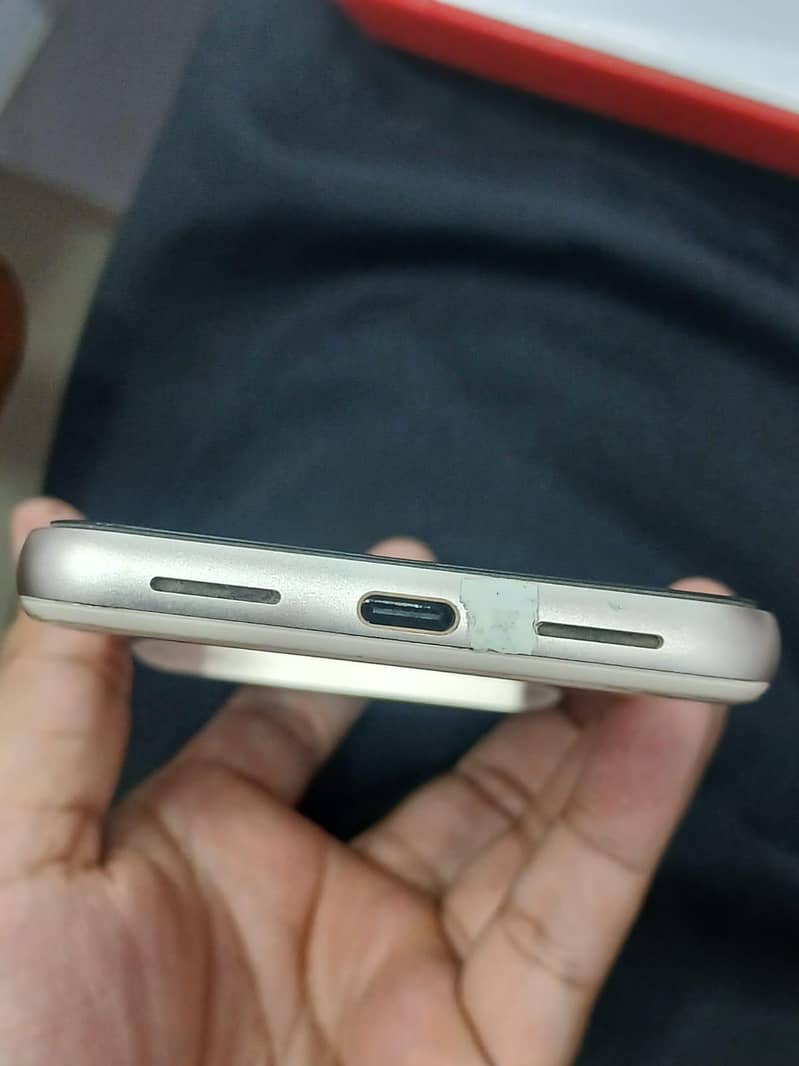 Google Pixel 8 5