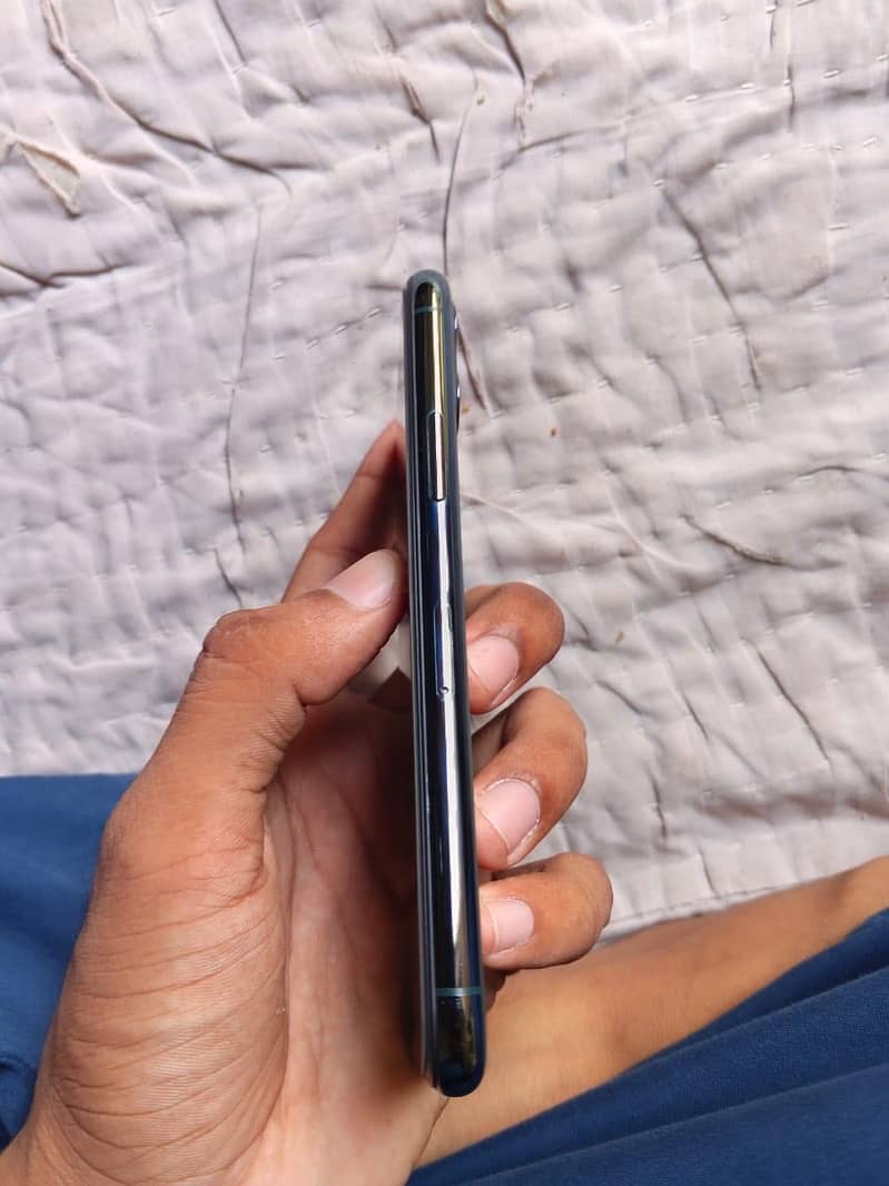 Apple iPhone 11 Pro 0