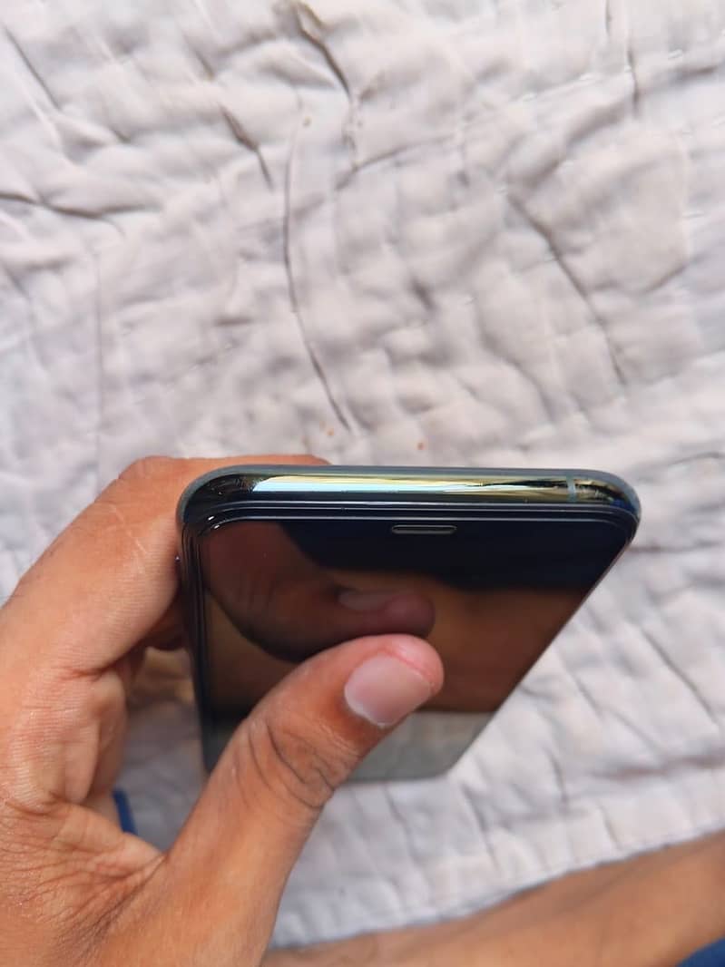Apple iPhone 11 Pro 2
