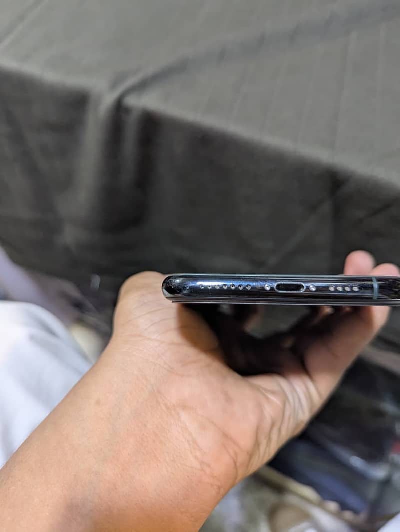 Apple iPhone 11 Pro Max 3
