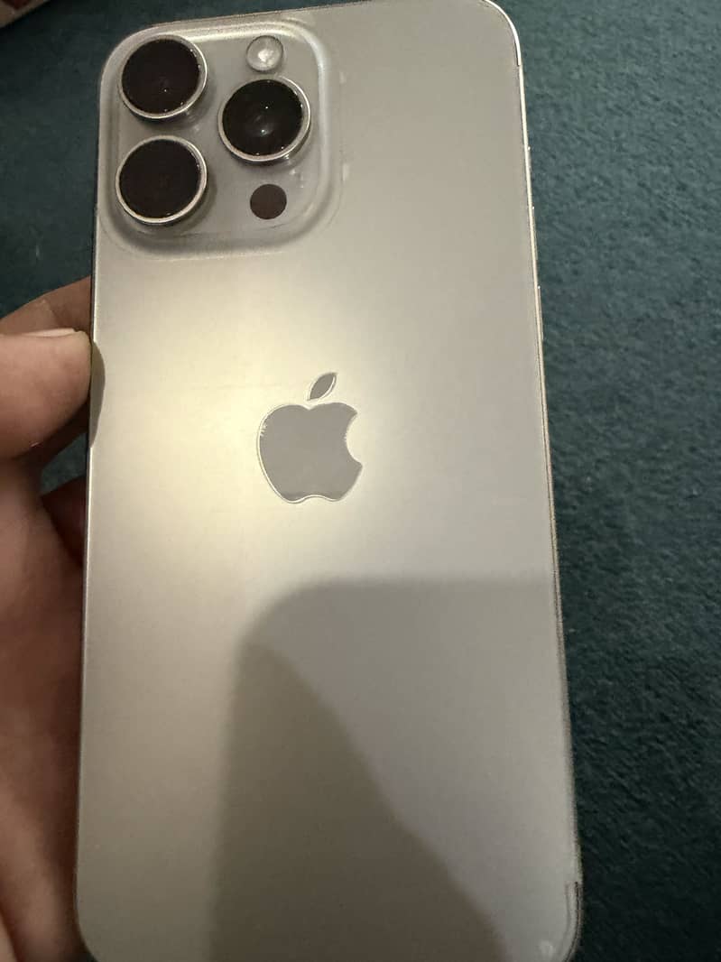 Apple iPhone 15 Pro Max 2