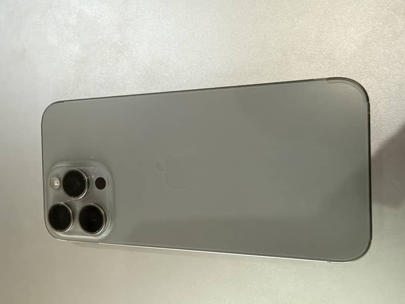 Apple iPhone 15 Pro Max 4