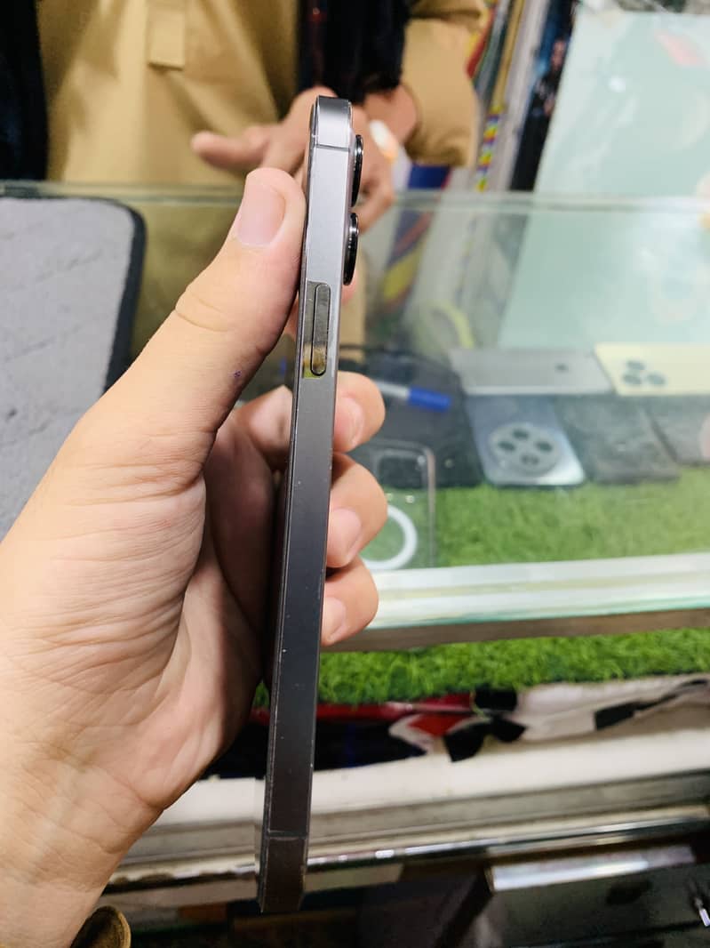 Apple iPhone 12 Pro Max 3