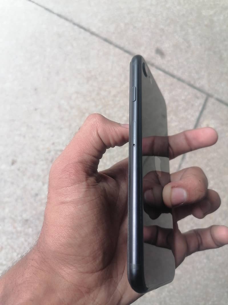 Apple iPhone SE 3