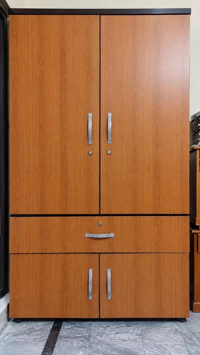 Wardrobe Almirah