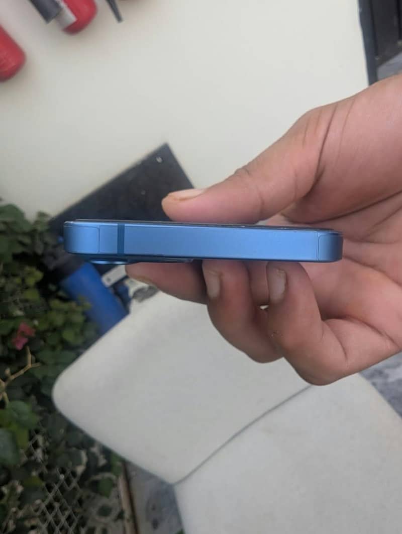 Apple iPhone 13 2