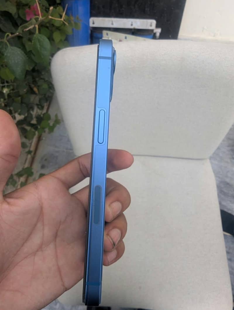Apple iPhone 13 4