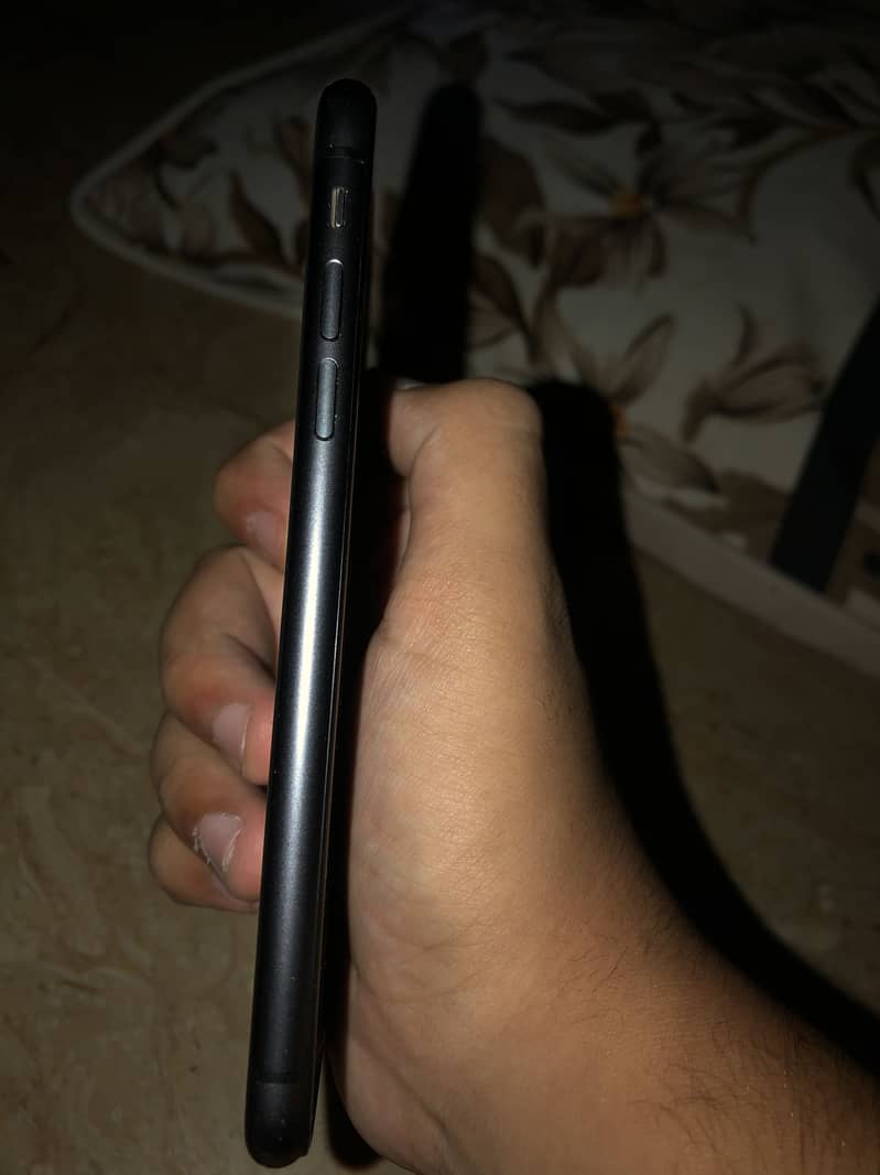 Apple iPhone 11 0