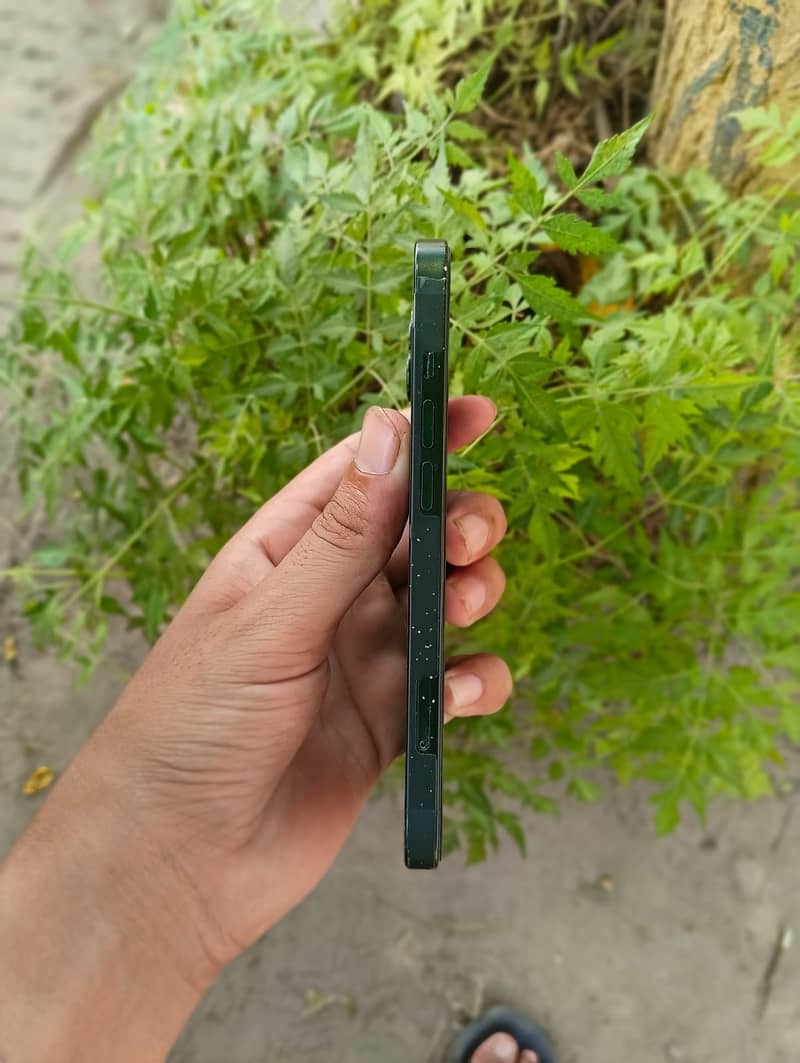 Apple iPhone 13 2
