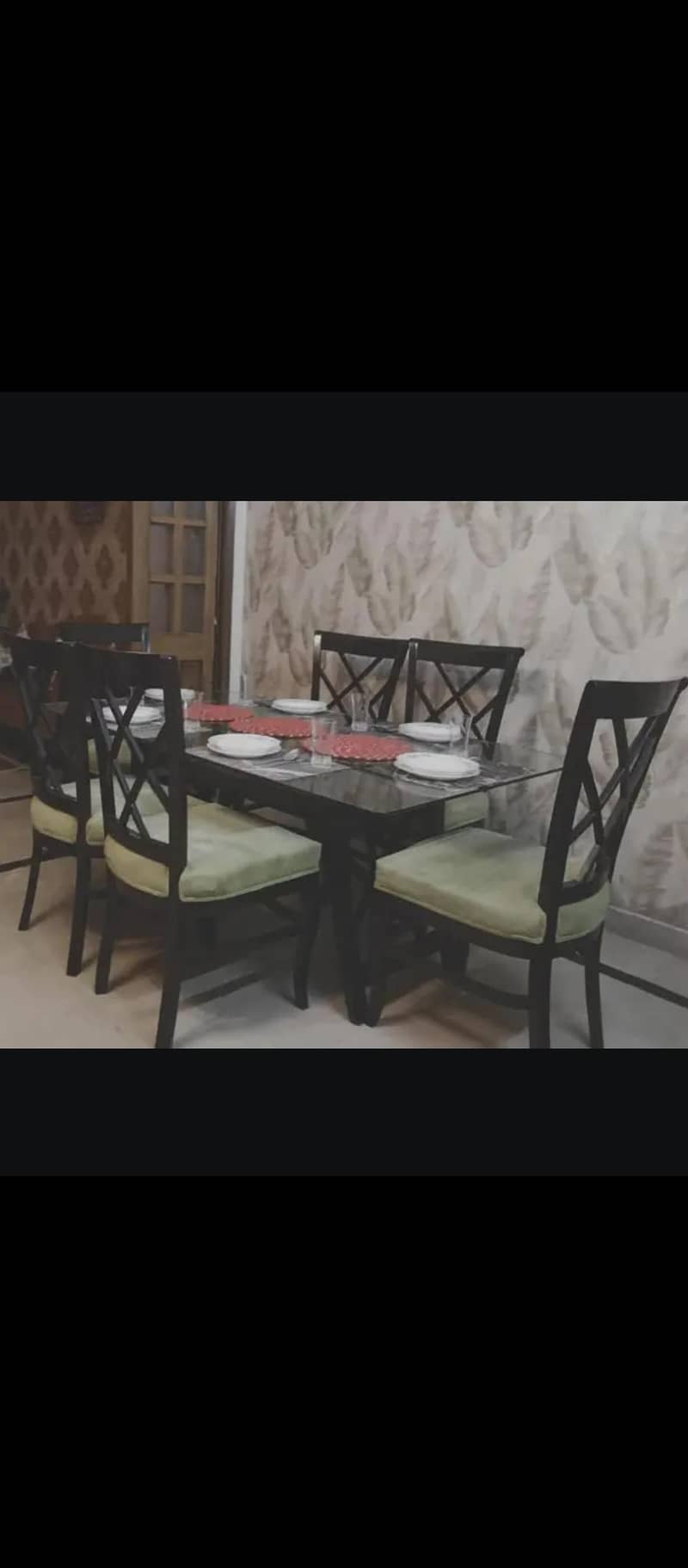 Dining table with 6 chairs. 3
