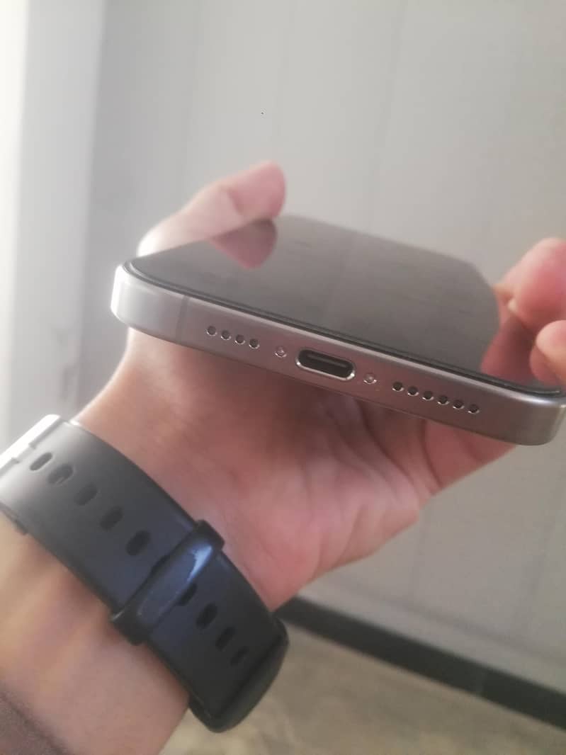 Apple iPhone 15 Pro Max 1