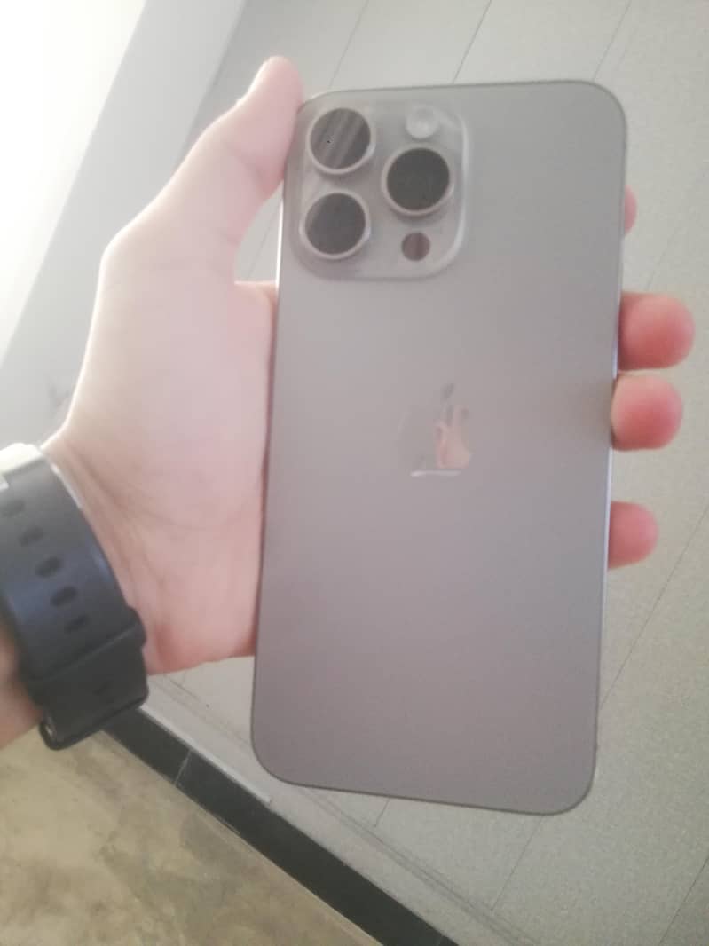 Apple iPhone 15 Pro Max 2