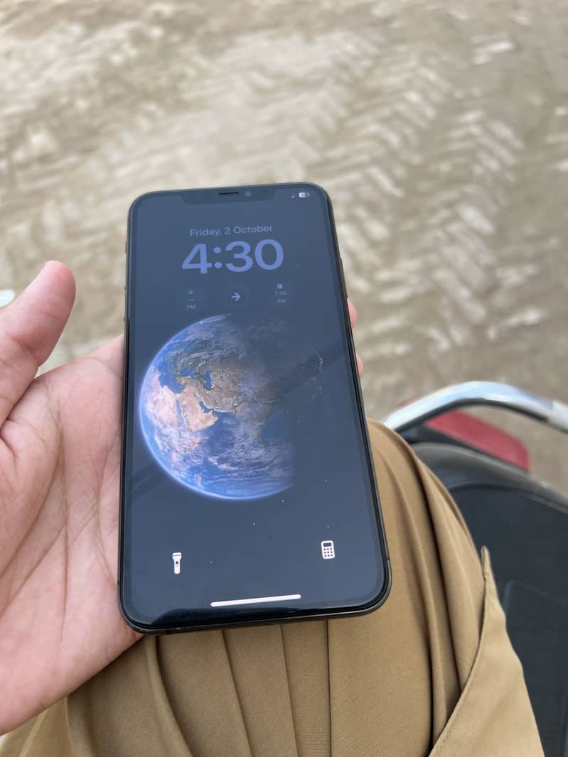 Apple iPhone 11 Pro Max 2