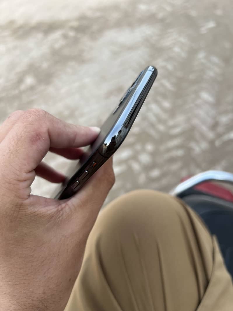 Apple iPhone 11 Pro Max 3